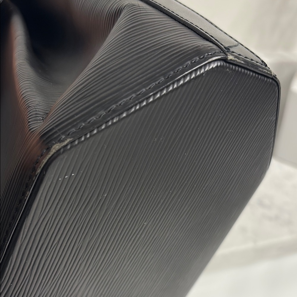AUTHENTIC Louis Vuitton Black Epi Leather Sac D’ePaule - Picture 9 of 16